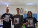 Die Sieger mit ihren Preisen.
Von Links nach rechts 
Drantos 2. Platz
Cedric 1. Platz
Michick 3. Platz

Alle gl�cklich aber geschafft.